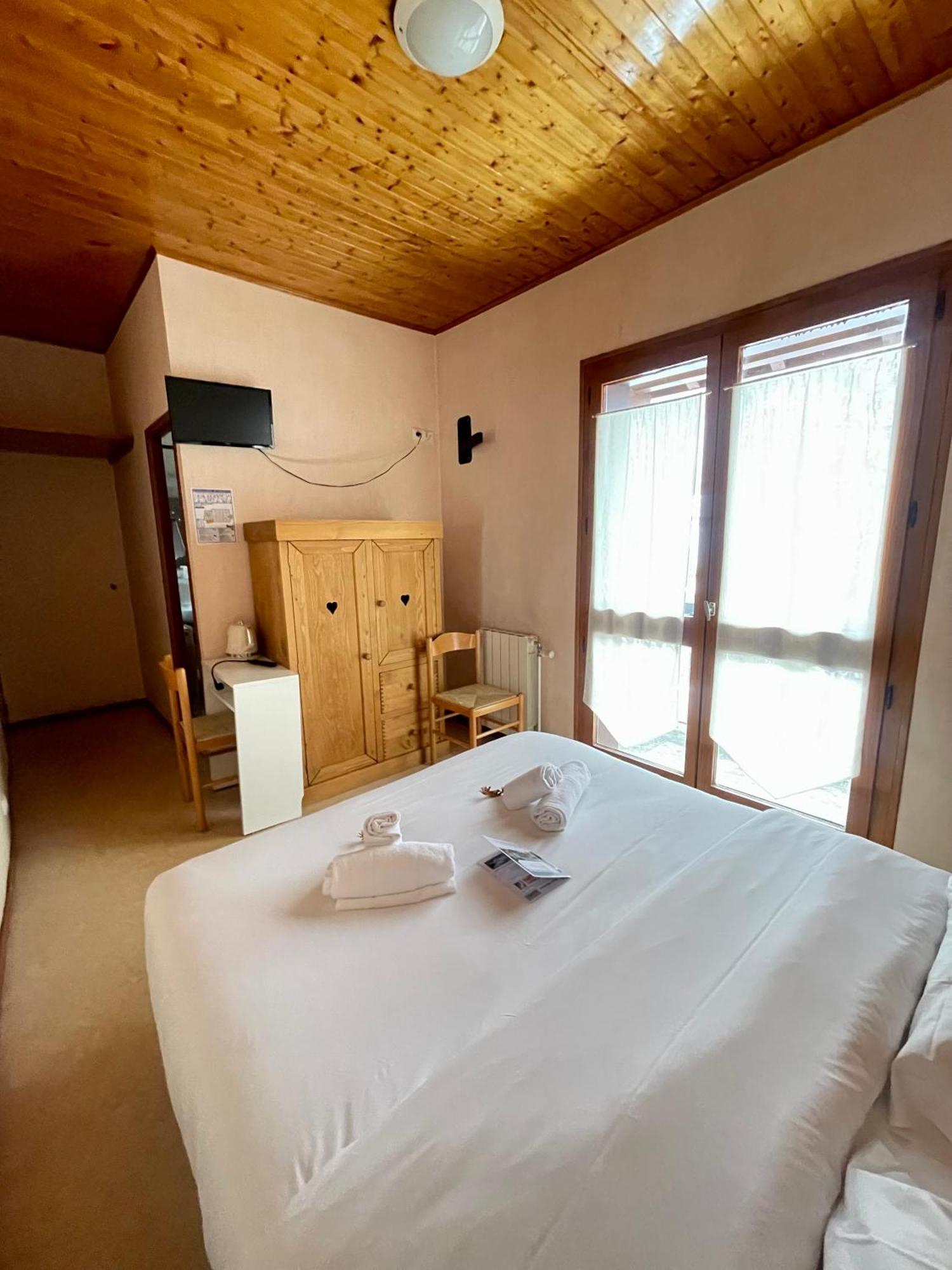 Hotel Le Montblanc Flumet Bagian luar foto