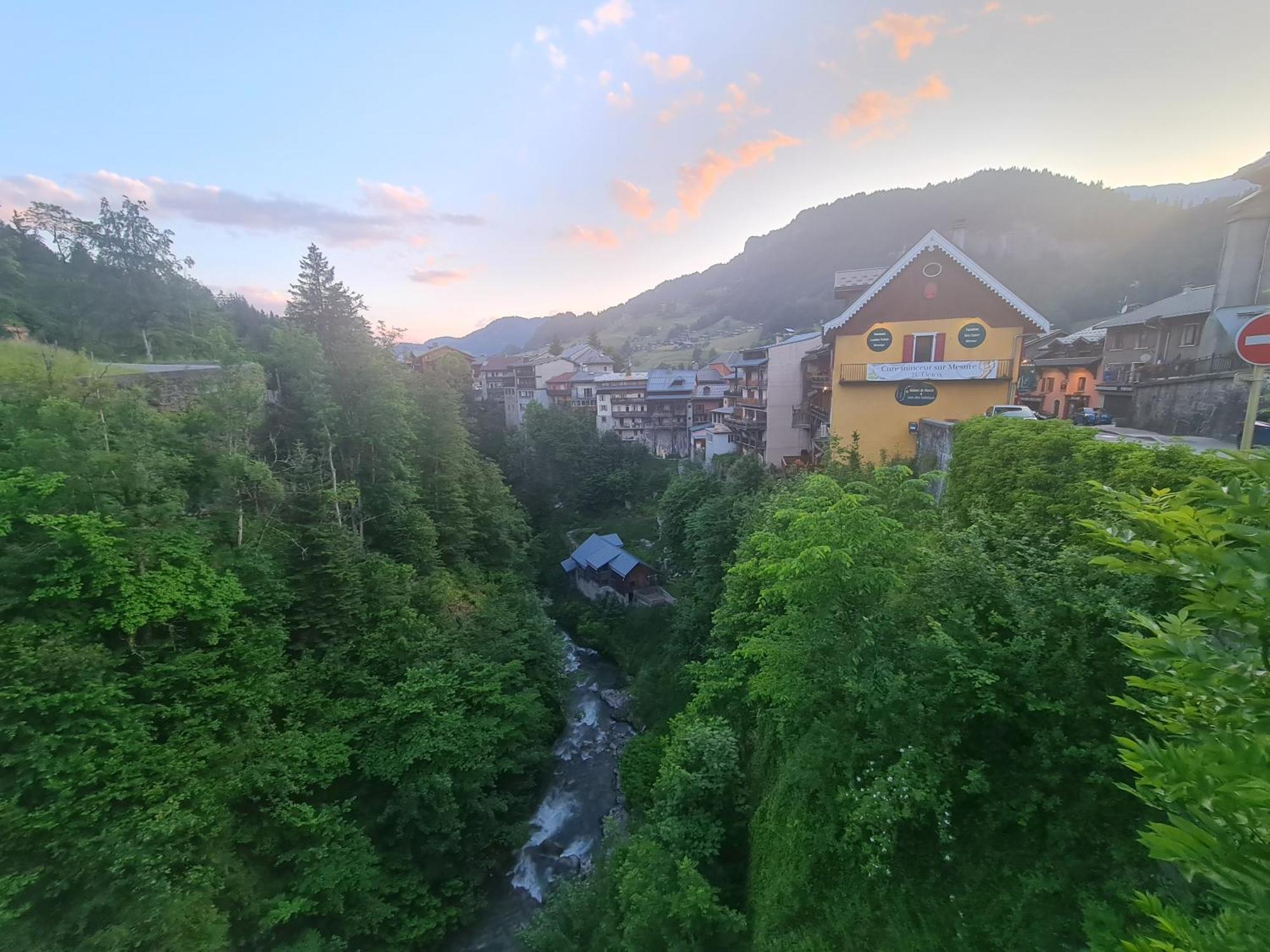 Hotel Le Montblanc Flumet Bagian luar foto